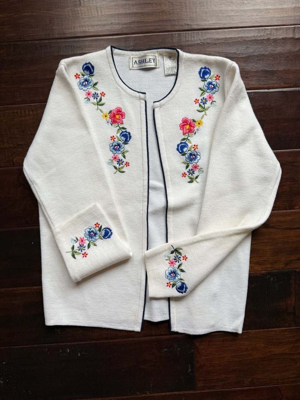 Vintage ASHLEY White Floral Embroidered Open Front Knit Cardigan Sweater Size M